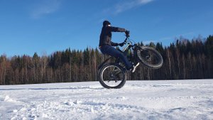 Фэтбайк на моторе Cyclone 3000W по снежному насту