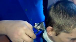 Стрижка ручной машинкой, отключили электроэнергию. ЖЕСТЬ смотреть всем!