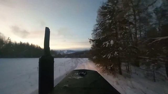 Трактор, дорога,лес,достопримечательность.
