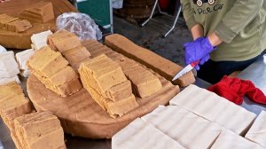Удивительная коллекция уличной еды на Тайване: рисовый пирог и тушеный рис со свининой