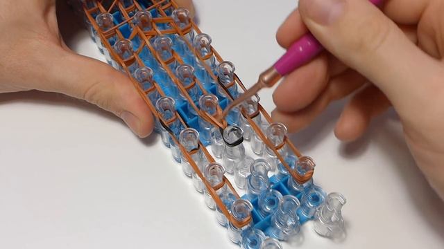 СОБАЧКА на карандаш из резинок Rainbow Loom Bands. Урок 212 | Dog Rainbow Loom смотреть онлайн