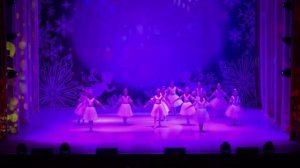 Классический танец "снежинок"