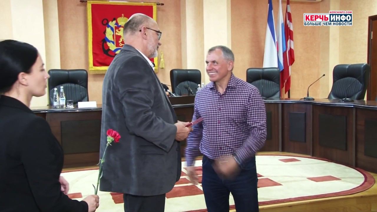 Керченских медиков и студентов наградили за спасение людей в трагедии в политехе смотреть онлайн