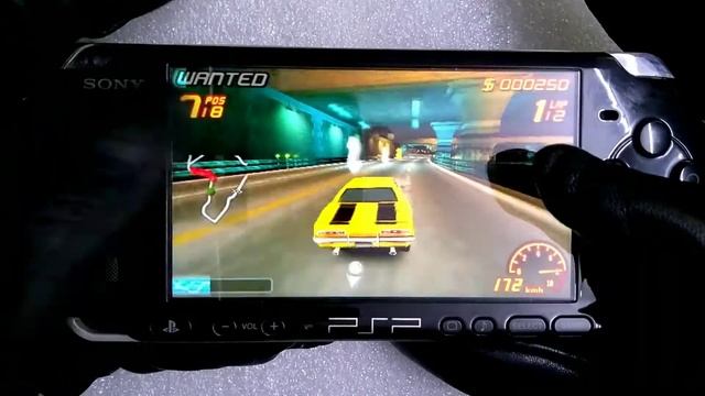 Playing my Sony PSP in 2021 [Asphalt Urban GT Best Graphics]
