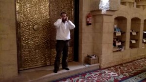 Муэдзин из Каира читает Азан