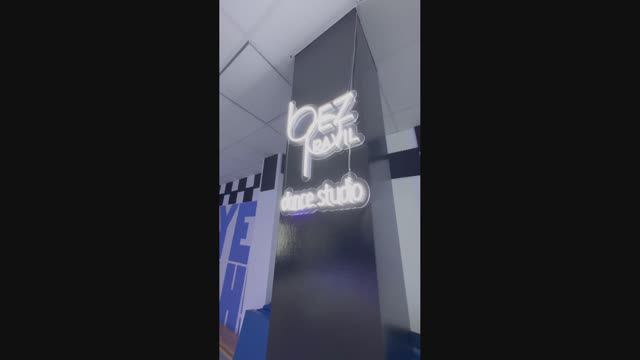 Вход в студию