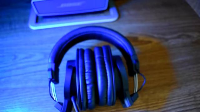 The Audio Technica ATH-M30X Studio Monitoring Headphones смотреть онлайн