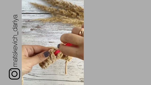 ПРОСТАЯ ПЛЕТЕНКА на трикотажной пряже. Узор крючком. смотреть онлайн