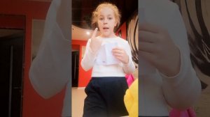 Пришла со школы, не успела покушать. Собираюсь на занятия, влог 14. После школы!