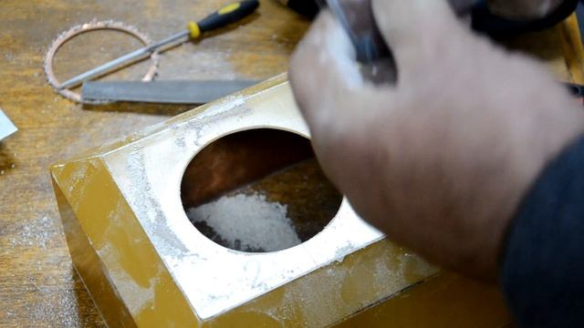 Делаем ровное отверстие большого диаметра в листовом материале
