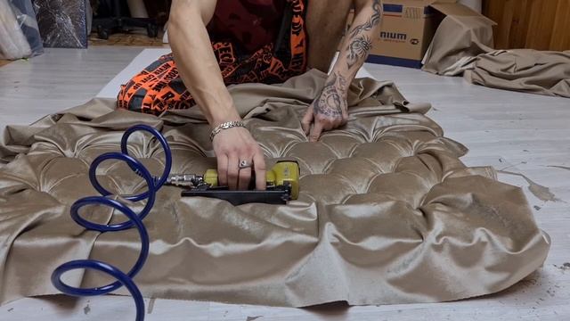 Каретная стяжка на поролоне 18 плотности. В чем отличие поролона. Можно ли работать с поролоном 18 смотреть онлайн