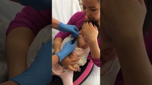 Прокалываем ушки Амирке