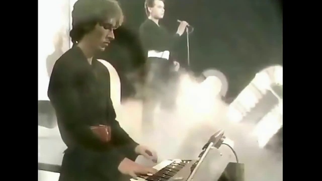 Tubeway Army & Gary Numan - Are Friends Electric (Live Top Of The Pops 1979) смотреть онлайн