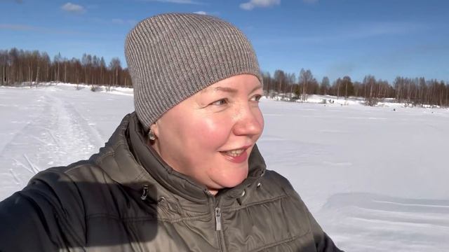 396. Вышли на озеро/Весна/Засняла цены в магазине.
