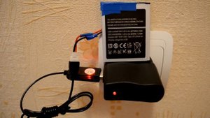 Может ли квадрокоптер летать на аккумуляторе от смартфона?