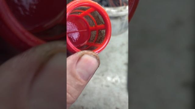 Зачем нужно ставить маленький(пластиковый)фильтр грубой очистки на iveco Дели. смотреть онлайн