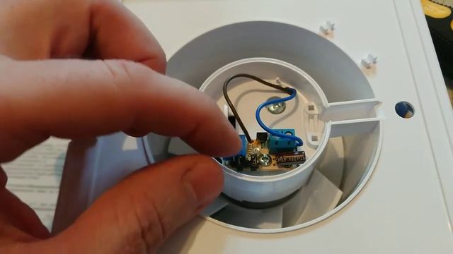 КАК ПРАВИЛЬНО ПОДКЛЮЧИТЬ ВЕНТИЛЯТОР ВЫТЯЖКИ В ВАННОЙ!!! смотреть онлайн