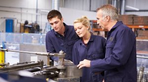 Наталья Комарова обсудит с югорчанами трудоустройство выпускников