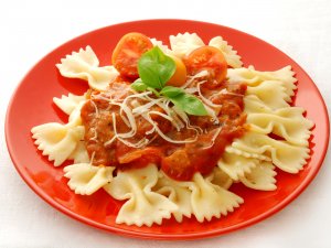ПАСТА С ТОМАТНЫМ СОУСОМ И МОЦАРЕЛЛОЙ