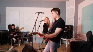 Lena Linnikova - You Keep On Moving