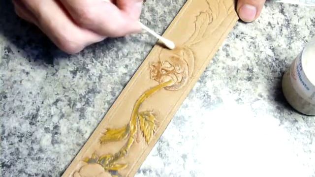 Как не закрасить определённые участки рисунка на коже в технике карвинг? #аппретура, #науральнаякож