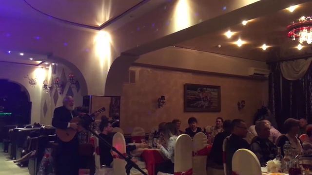 Юбилей 80 лет. Застольные песни под гитары. Тамада – ведущий Юрий Кузнецов. tamada5.ru