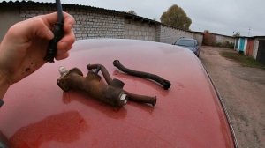 Самодельный спойлер из монтажной пены для автомобиля практически готов. Посмотрите на это. Часть 11