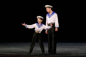 "Пляска юных моряков" Ансамбль "Школьные годы". "Dance of Young Sailors" Ensemble "School Years". 4К