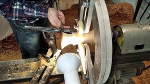 Токарные работы по дереву . Цветок , миндаль