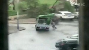 В Китае из-за тайфуна погибли 16 человек, более сотни ранены