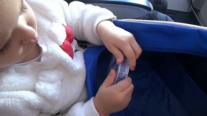 Катя и её загадочные подарочки в самолете