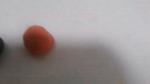 Басик лепит из воздушного  пластилина😄🐞🌸