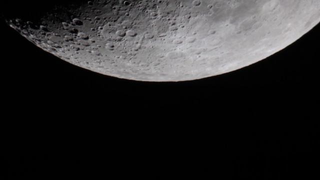 Half Moon through a Sky-Watcher 8" Reflector Telescope + Barlow Lens w/ 2x Tele-Converter смотреть онлайн