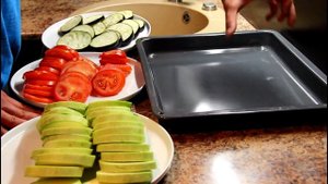 Овощи, запеченные в духовке с сыром: баклажаны, кабачки, помидоры