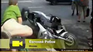 В Москве мотоциклист попал под грузовик