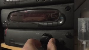 сам УМЕНЬШАЕТ ГРОМКОСТЬ - офигенная функция лампового ПРОИГРЫВАТЕЛЯ GoldStar