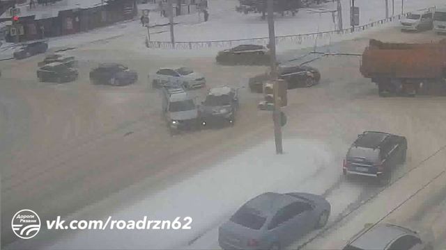 ? ДТП в Рязани "ОБЗОРКА" ? (Московское ш. — ул. Мервинская; пр-д Яблочкова — ул. Радиозаводская) смотреть онлайн