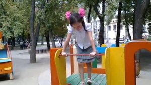 На детской площадке, парк Энергетиков