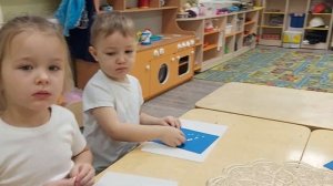 "Мы-белые снежинки, летим, летим, летим..."