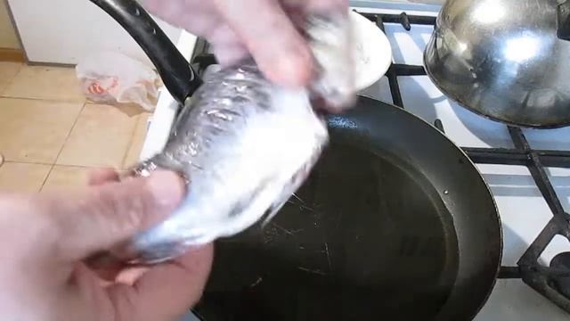 Жареный карась в сметане. Рецепт вкусного карася.