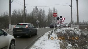 Коломна, д. Сычево. После прохода поезда через переезд красный сигнал светофора горит 2 мин. 28 сек