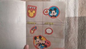 Показываю свой блокнот с наклейками.