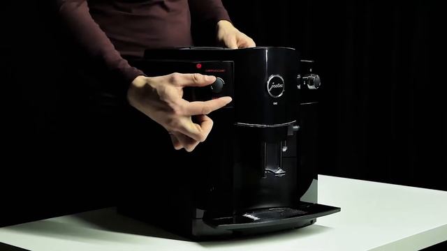 Краткий обзор и распаковка кофемашины Jura D60, сравнение с C60. смотреть онлайн