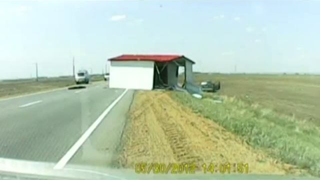 Домик сдуло с машины смотреть онлайн