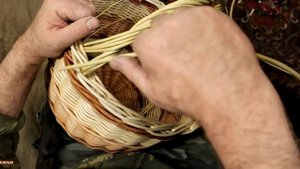 ПРИ плетение ручки простой круглой корзины