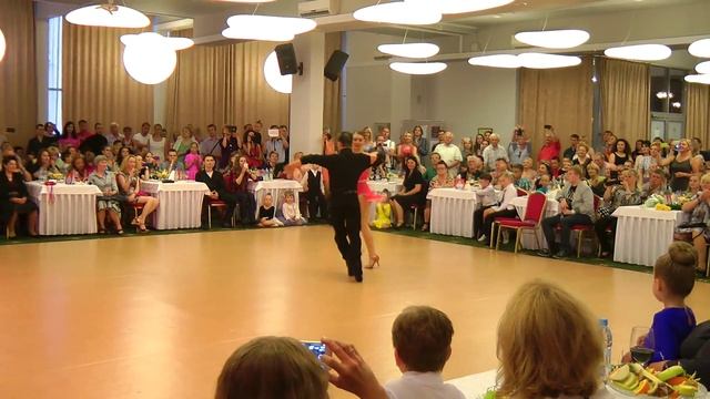 Владислав Солдатов - Алина Бырда (самба) смотреть онлайн