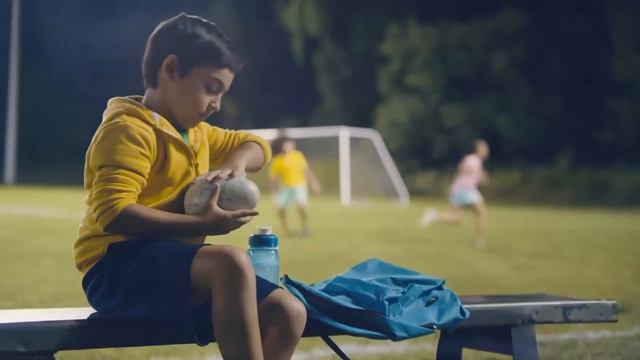 Интерактивное яйцо с питомцем Hatchimals 19100 от Spin Master смотреть онлайн