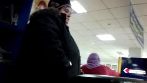 Бабка орет