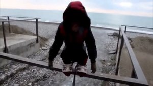 обезьяна яша танцует пого!!!!