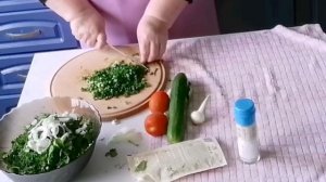Салат из шпината и зелени. Необыкновенно вкусный домашний рецепт.